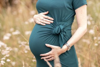 zwanger zwangerschapsshoot zwangerschapsfotografie zwangerschapsfotograaf fotostudio Gent Gentbrugge bollebuik