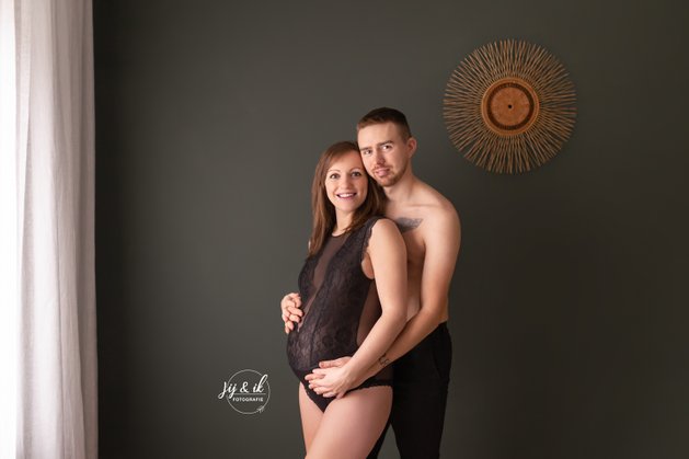 bolle buik zwanger zwangerschapsshoot zwangerschapsfotograaf zwangerschapsfotografie fotograaf gent gentbrugge fotostudio